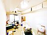 洋室：【リフォーム前/洋室】洋室です。クロスの張替え、フローリング張替、建具の交換、照明交換等を行う予定です。