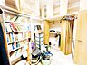洋室：【リフォーム前/洋室】洋室です。クロスの張替え、フローリング張替、建具の交換、照明交換等を行う予定です。