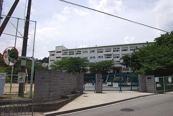 画像14:【中学校】川西市立　川西中学校まで947ｍ