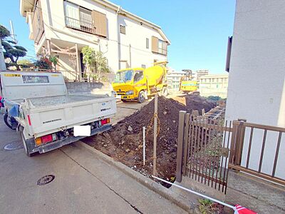 外観：■東京メトロ有楽町・副都心線「地下鉄成増」駅徒歩23分　■「地下鉄成増」駅バス5分、「土支田交番」バス停徒歩8分　■東武東上線「成増」駅徒歩24分