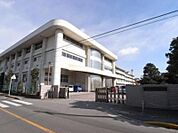 泉が丘中学校　396ｍ/徒歩5分、車1分