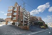 9階建てのマンションです。バス停まで徒歩約5分！東岡崎駅までバス乗車約5分で電車のご利用にも便利です。