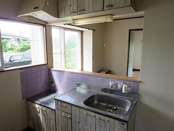 画像4:吊戸棚付きキッチン
