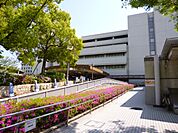 病院「神戸大学医学部附属病院まで1161m」