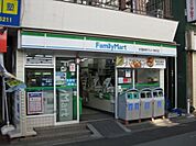 ファミリーマート 640m