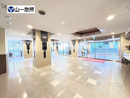 【ロビー】清潔感が漂う管理が行き届いた共用部分