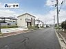 外観：前面道路は整備されており、落ち着いた住宅街に位置しています