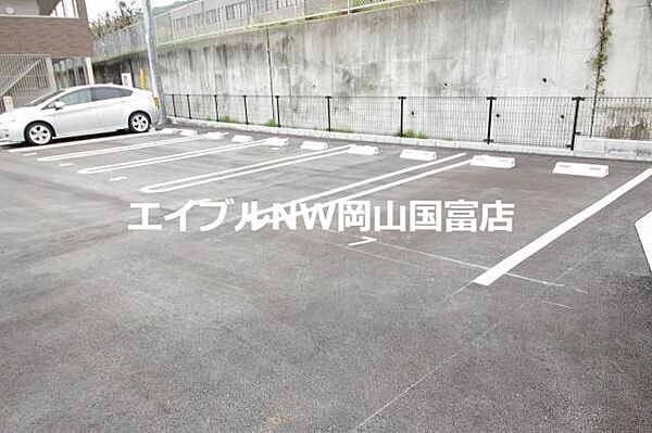 画像17:駐車場