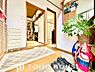 玄関：この場所には「希望」と「優越」で包み込んでくれる「特別」な空間があります。