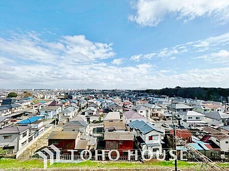 その豊かな眺望にふさわしい空間には、通風・採光にも優れ、心地よい光と風があふれています。