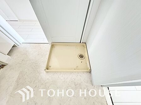 洗濯機を配置しても十分な余裕があり、洗濯や乾燥作業を快適に行えるスペースを確保しております。