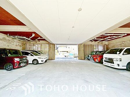 敷地内には駐車場もございます。月額10000~120004円。現在空き無し(2025.5)