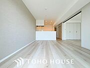 リビングも広く設け、訪れる人々を暖かく迎えてくれます。