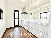 お料理の上手な方が独壇場でお料理の腕を披露するスタイルに向いているキッチンです。