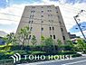 外観：陽光に愛され、家族に包まれた本邸宅は、どんなに月日が経ってもオンリーワンに輝き続けます。