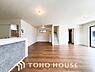 リビング/ダイニング：家は、ただ生活する場ではなく、笑顔の毎日、安らぎの日々のために、暮らしを愉しく、快適にする場所。