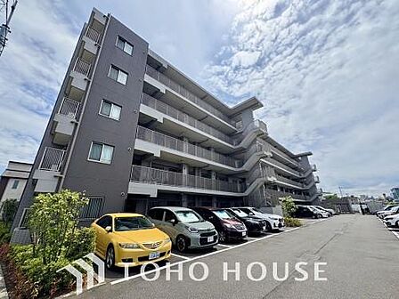 春夏秋冬・・・四季折々の変化を楽しめる心地よい場所。時間の経過と共に味わいが出る素敵な空間へ・・・。家はただ生活する場ではなく、暮らしを愉しく、快適にする場所。笑顔の毎日、安らぎの日々のために・・・。