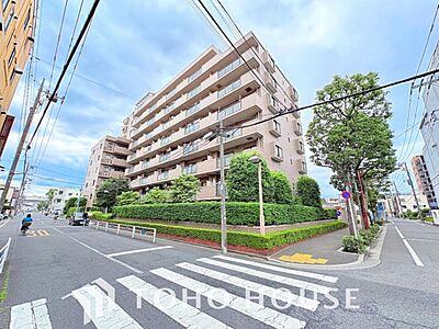 外観:住まいの本質から住み心地と安全性を徹底追求。機能的な動線や豊富な収納、独立性の高い部屋配置など日々の快適さに配慮しました。家族が安心して長く健やかに暮らせる、確かな安心感と心地よさを備えた住まいです。 外観:住まいの本質から住み心地と安全性を徹底追求。機能的な動線や豊富な収納、独立性の高い部屋配置など日々の快適さに配慮しました。家族が安心して長く健やかに暮らせる、確かな安心感と心地よさを備えた住まいです。