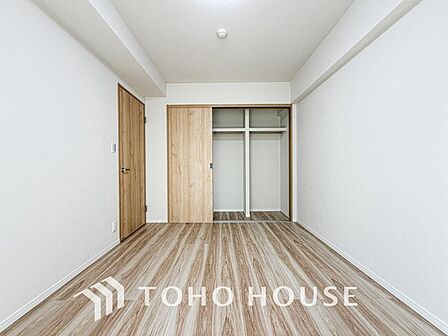 一日の疲れを癒やしてくれる主寝室。時を忘れて過ごす場所として過ごせるお部屋。