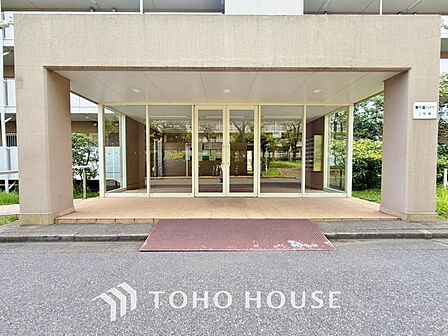 色合いも落ち着いた色を中心に構成され、重厚感のある雰囲気で居住者・来客者を迎えてくれます。