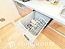 その他：すっきり収まるビルトイン食洗機。手洗いでは難しい高温のお湯や、高圧水流を使うことにより、頑固な油汚れも、効果的に落とすことができます。家事の時間を大幅に短縮し、毎日の暮らしにゆとりをもたらす設備です。
