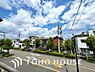 周辺：豊かな眺望にふさわしい空間は、通風・採光に優れ、心地よい光と風があふれています。明るい陽ざしが差し込む開放的なリビングとも繋がり、毎日の暮らしに上質な癒やしと特別な時間を届けてくれる素敵な住まいです。