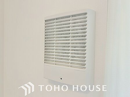 綺麗な家を実現するため、常に新鮮な空気を循環させる先進の換気システムを搭載。室内のハウスダストや、湿気を効率よく排出し、ご家族の健康を守りながら、毎日を心地よく健やかに過ごせる室内環境をキープします。