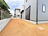 その他：ここに住まう方々へ余すこと無く太陽の恵みを届けられるように、計画・設計されております。明るい陽射しが部屋の奥まで差し込み、毎日の暮らしを健やかに包み込みながら、家族の笑顔あふれる温かな空間を叶えます。