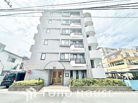 ここから始まる日常はご家族の大切な時間。だからこそ、ただ住むだけでなく、少しでも豊かで快適に、気持ち良く暮らしてほしい。そんな願いを込めて、皆様の住まい購入をどこよりも丁寧に全力でサポートいたします。
