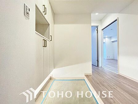毎日家族を見送り、そして迎え入れる「帰りたくなる家」をテーマに設計した自慢の玄関です。「ただいま」「おかえり」。新居で交わす何気ない挨拶や、日々のやり取りが、家族の絆をより一層深めて心地よく響きます。