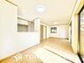 室内：光と風が心地よい開放的なリビングは、自然と家族が集まる住まいの特等席です。家の中で一番明るく、使い勝手のよさにこだわった空間に仕上げています。家族みんながのびのびと過ごせる、開放感あふれる住まいです。