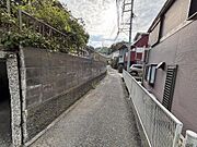 対象不動産前面道路（セットバック要）は幅員2.0ｍです。お車は軽自動車を推奨致します。