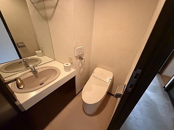 トイレを拡大表示