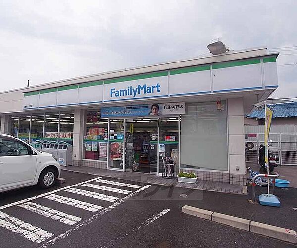 画像27:ファミリーマート太秦森ヶ東町店まで218m 天神川御池を北へ向かった先にあります。横にドラッグストアがあります。