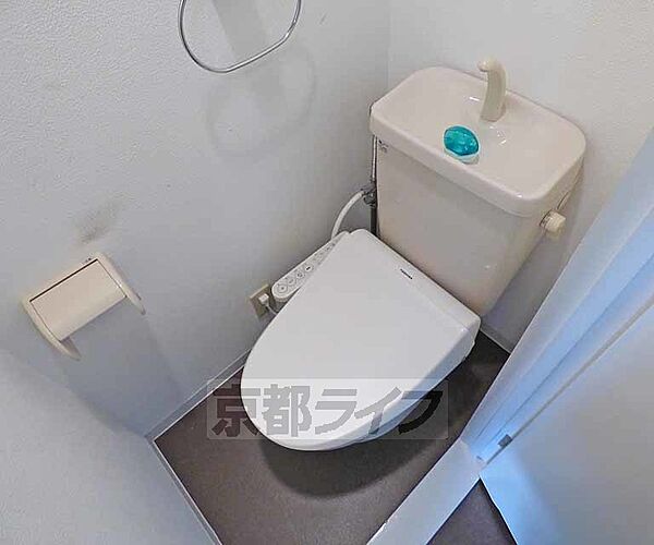 画像7:ウォッシュレット機能付きのトイレです。