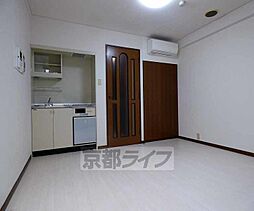 ヴェルビュ二条城東 108 1階ワンルームのリビング/ダイニング