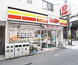 デイリーヤマザキ東福寺駅前店まで700m