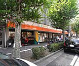 エムジー 金閣寺店まで240m 広々とした店内のスーパーエムジー。