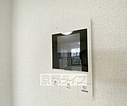 モニターで来客確認できるので安心です。