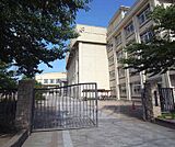 花山中学校まで621m