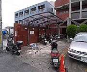 屋根付きの駐輪場あります
