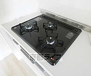 3口ガスコンロ付きです。