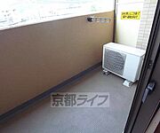 明るくて広いバルコニーです