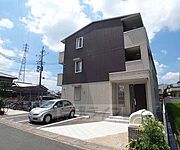 シックな黒色が際立ちます。