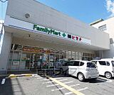 ファミリーマート＋薬ヒグチ西陣北店まで61m コンビニとドラッグストアーが同じ店内に 便利すぎます