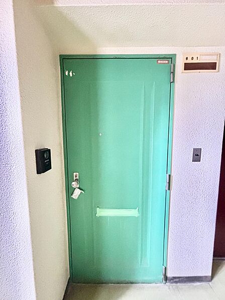 シンプルで落ち着いた雰囲気の玄関周り