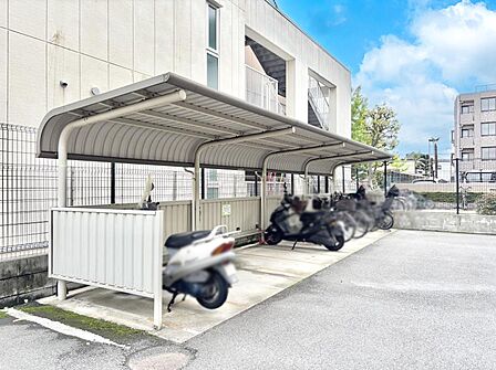 駐輪場は屋根付き