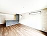 室内：家族の笑顔が自然と生まれてくる、そんな雰囲気のダイニングに仕上がっています。