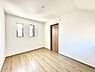 子供部屋：窓からのやさしい光が心地よいプライベートルーム