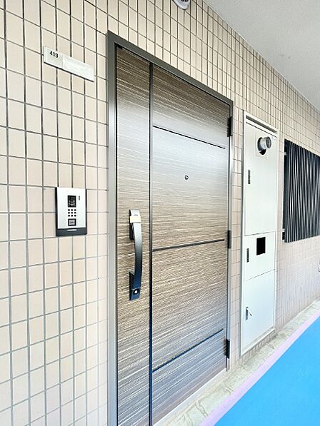 シンプルで落ち着いた雰囲気の玄関周り